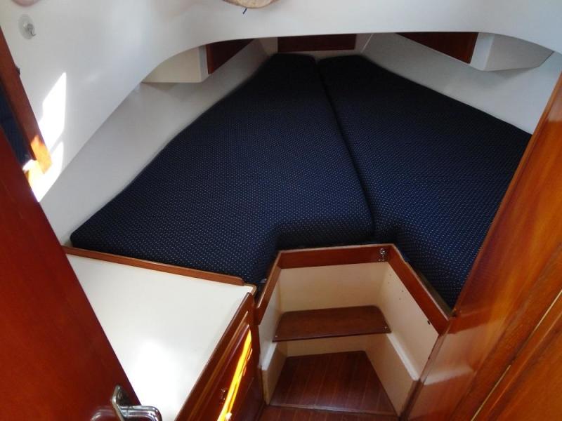 32' Eagle stateroom