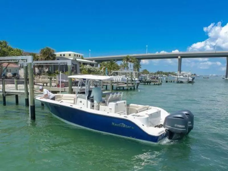 2016 NauticStar 28xs