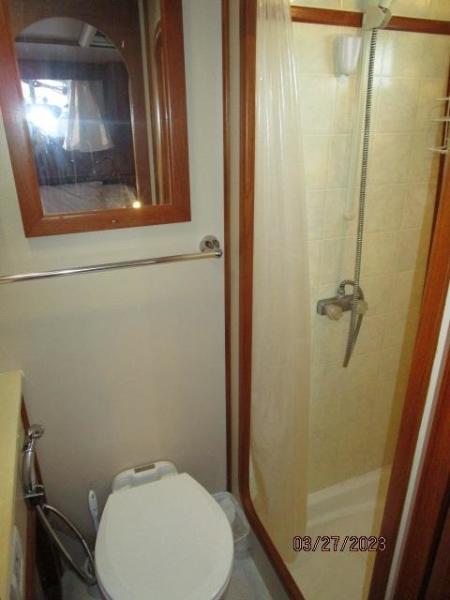36' Monk master stateroom head