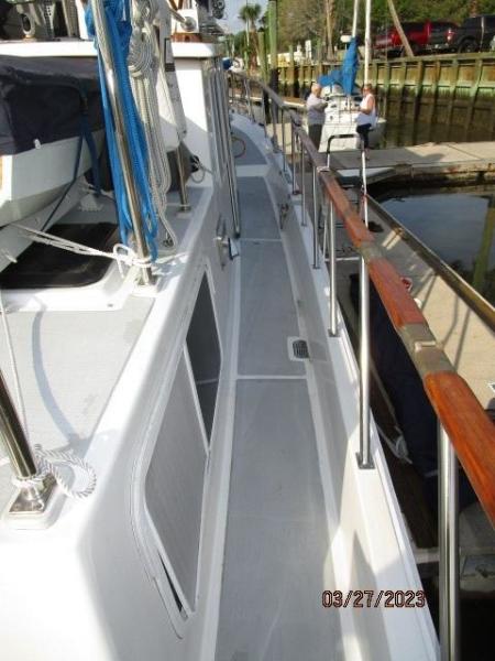 36' Monk starboard side deck2