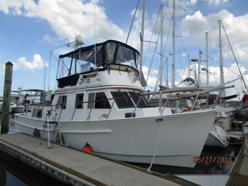 36' Monk starboard forward profile