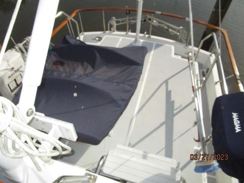 36' Monk trunk cabin aft