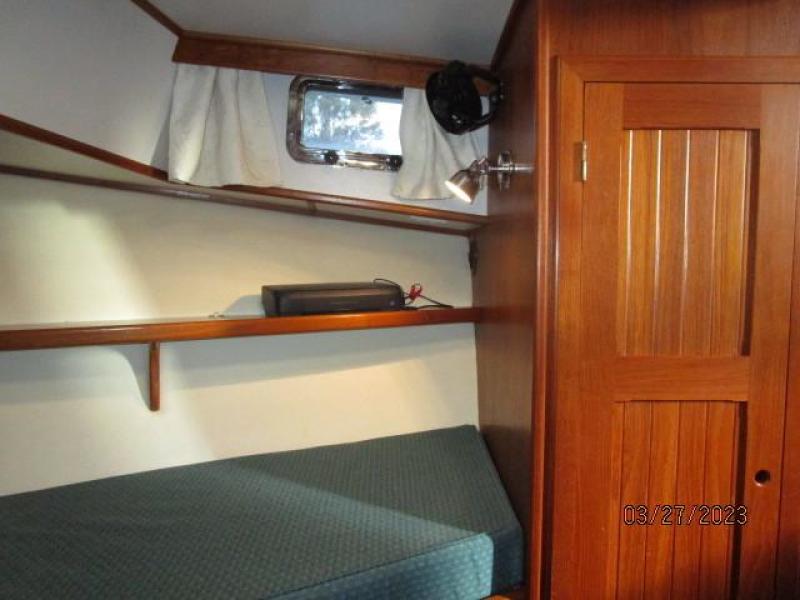 36' Monk guest stateroom starboard