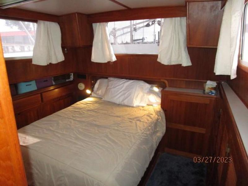 36' Monk master stateroom
