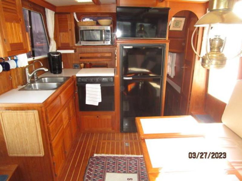 36' Monk salon aft