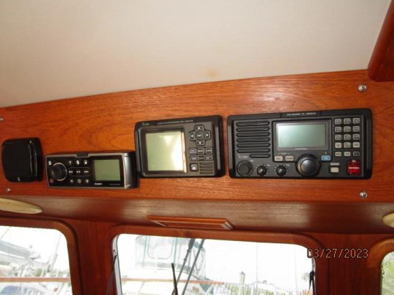 36' Monk lower helm electronics2