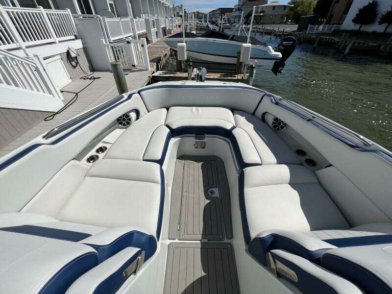 29ft Crownline Yacht For Sale