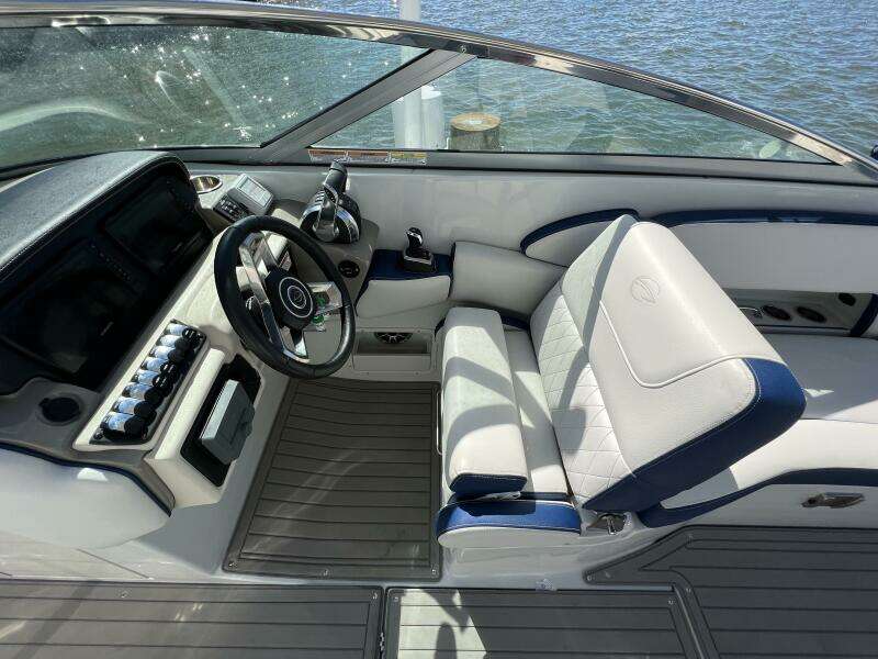 29ft Crownline Yacht For Sale
