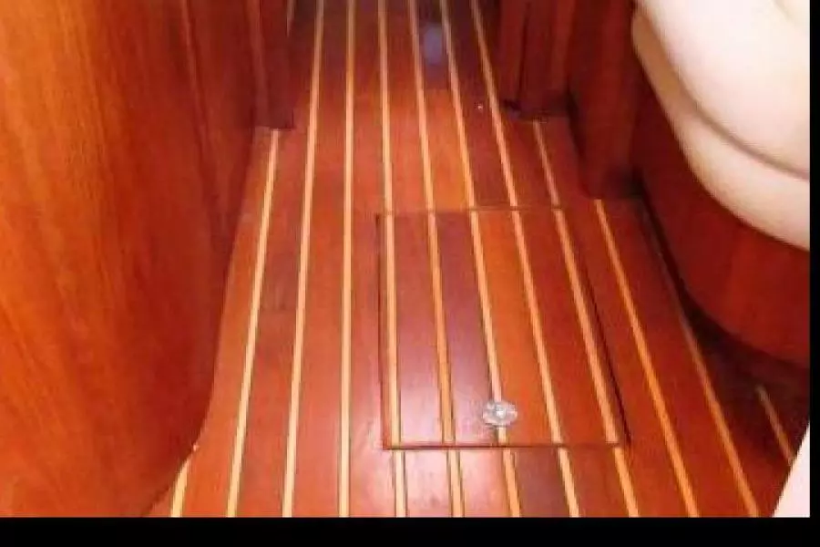 Salon cabin sole