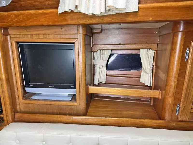 Port Salon Detail