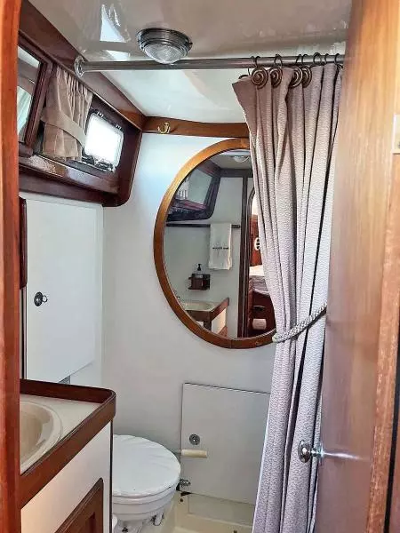 Aft Head, Shower Curtain