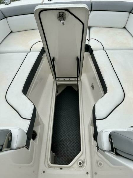 SDX27 27ft Sea Ray Yacht For Sale