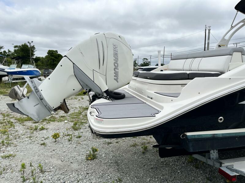 2017 Sea Ray SDX27