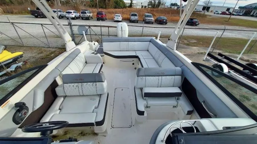 SDX27 27ft Sea Ray Yacht For Sale