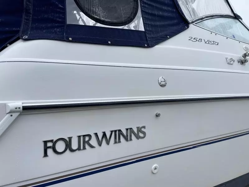 1997 Four Winns 258 Vista