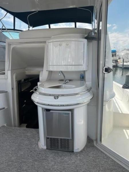 46' Carver sundeck wet bar