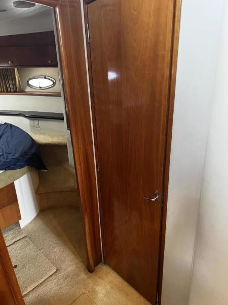 46' Carver fwd companionway