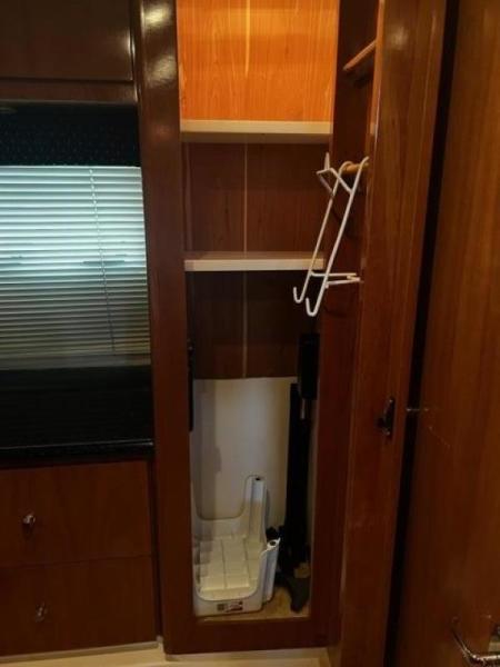 46' Carver aft stateroom