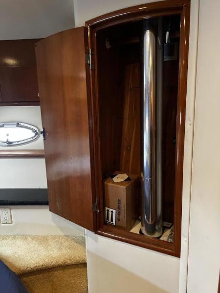 46' Carver fwd stateroom