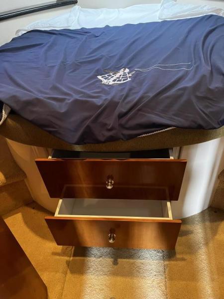 46' Carver fwd stateroom