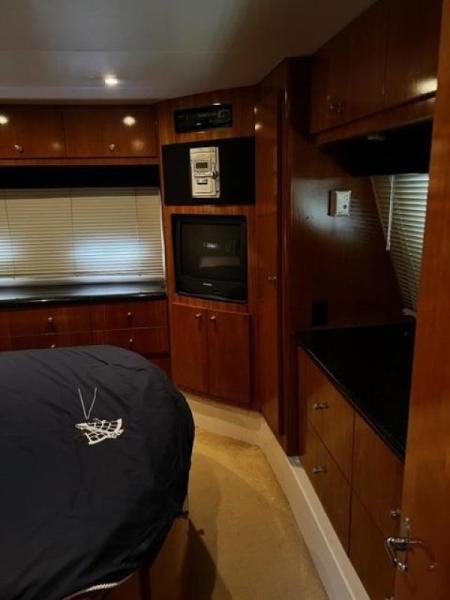 46' Carver aft stateroom