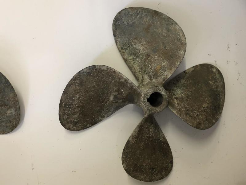 46' Carver spare props