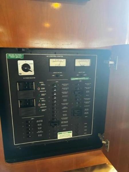 46' Carver salon power panel