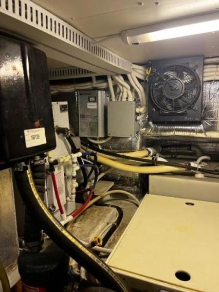 46' Carver port fwd engine room
