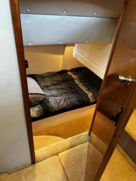 46' Carver starboard stateroom