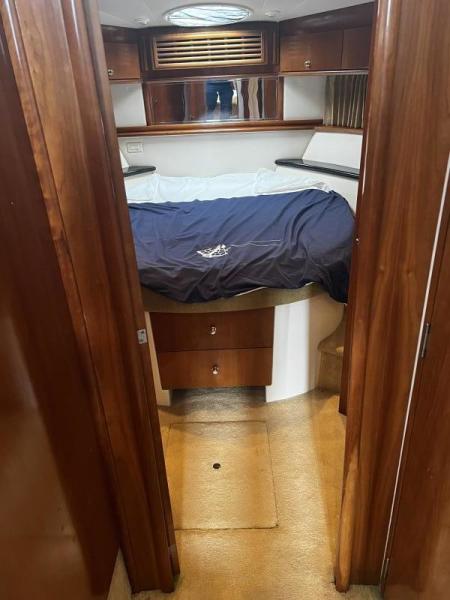 46' Carver fwd stateroom