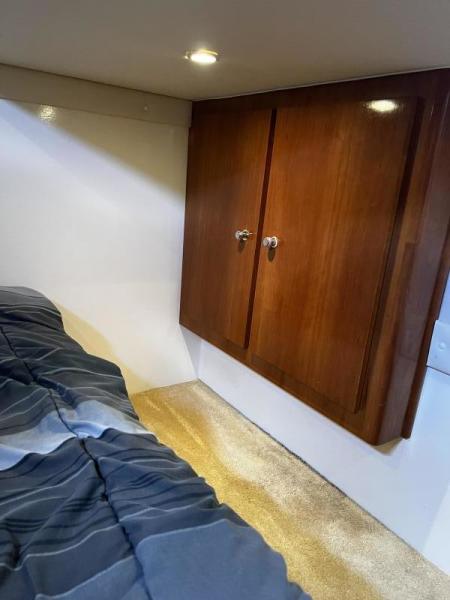 46' Carver starboard stateroom