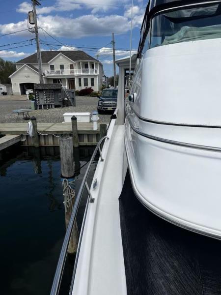 46' Carver stbd. walkway