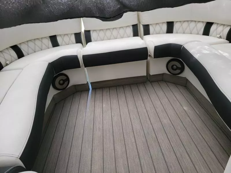 25ft Bennington Yacht For Sale