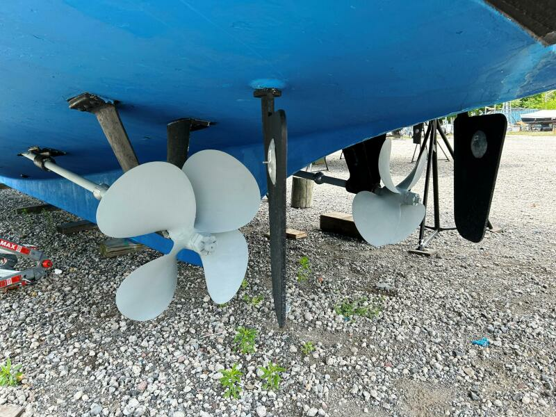 Port side props