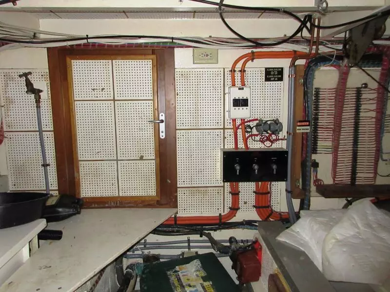 Engine Room aft 2