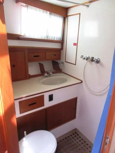 Fore Cabin Head