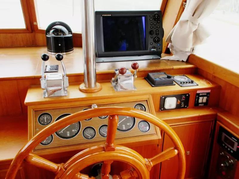 Helm Station detail