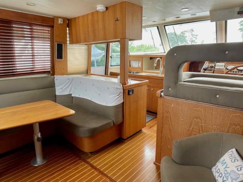2000 Mainship 430