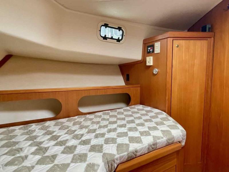 2000 Mainship 430