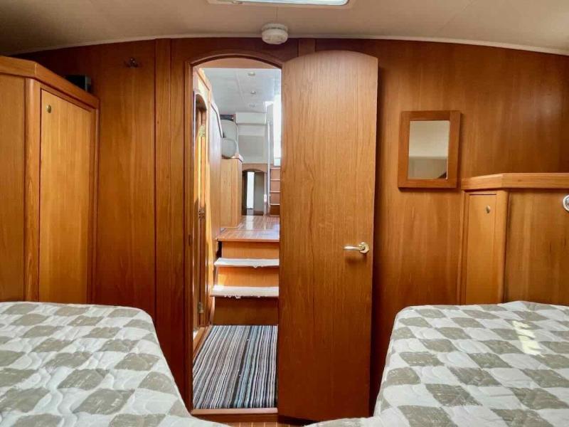 2000 Mainship 430