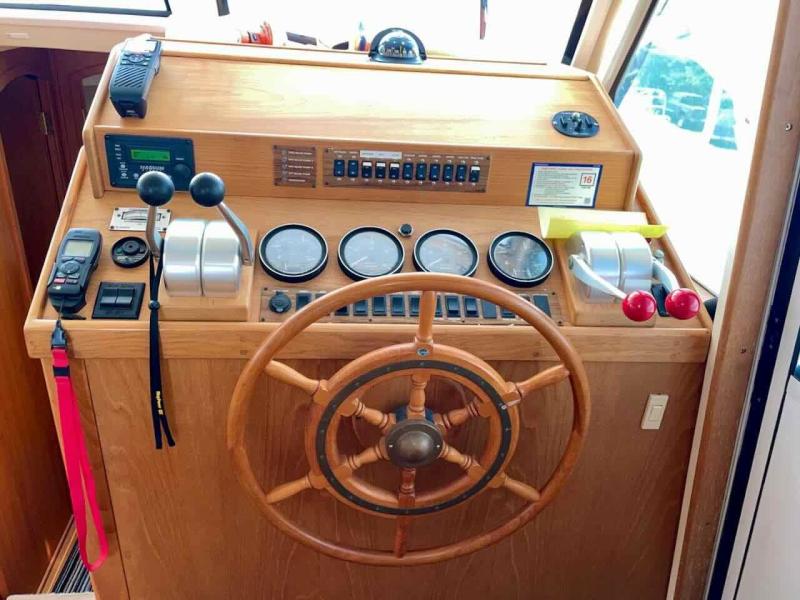 2000 Mainship 430