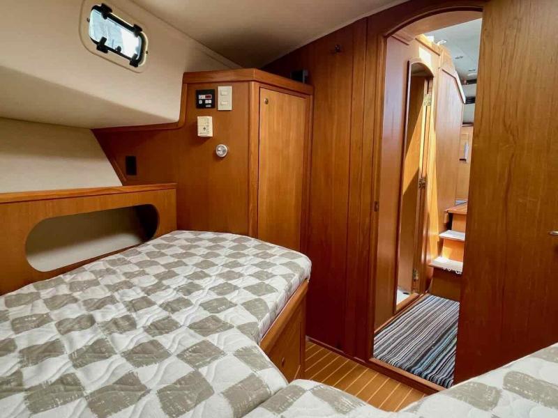 2000 Mainship 430