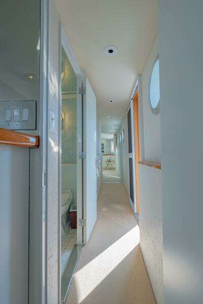 Companionway Forward 