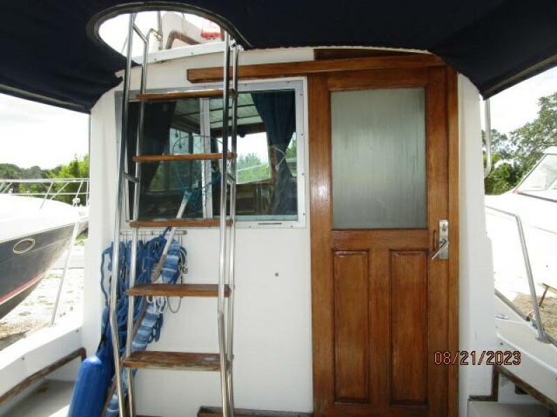 28' Cape Dory cockpit forward