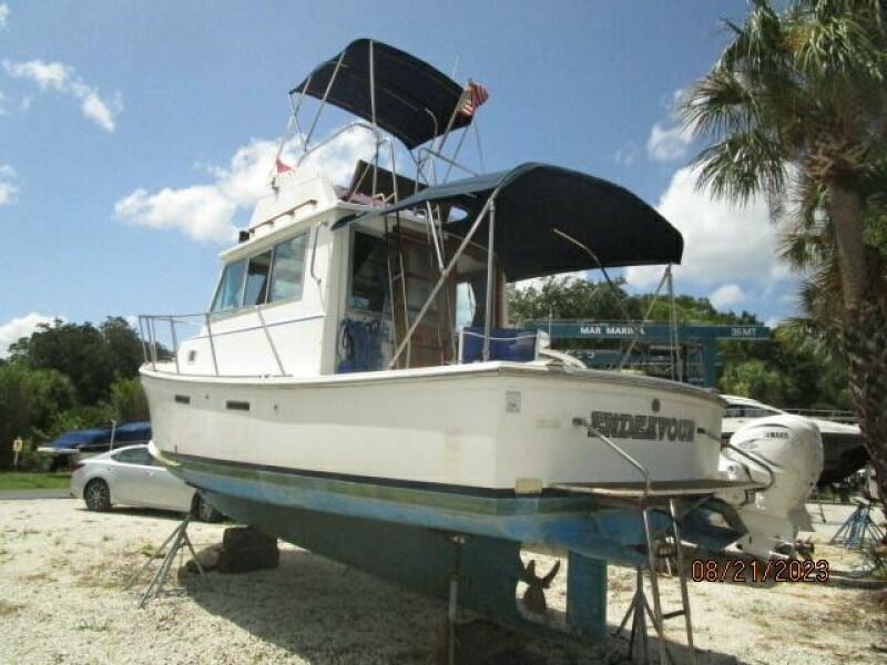 28' Cape Dory port aft profile