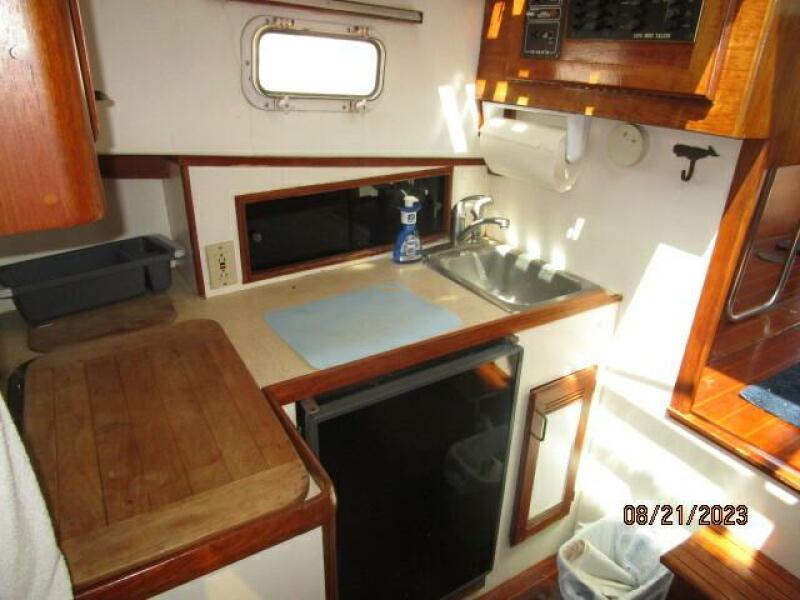 28' Cape Dory galley2
