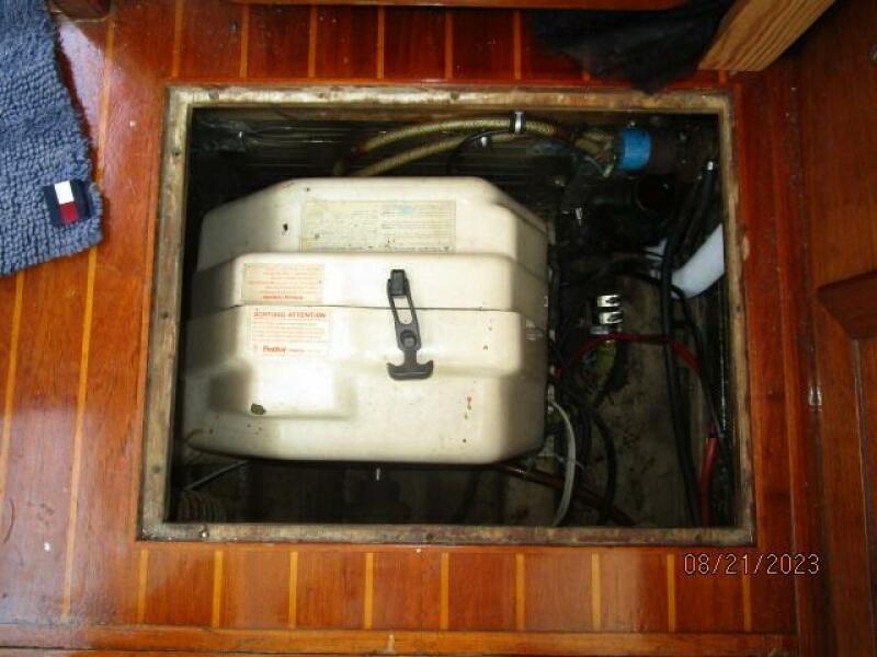 28' Cape Dory generator