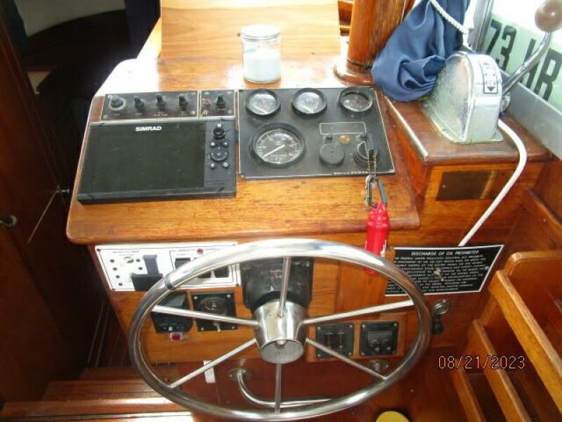 28' Cape Dory lower helm2