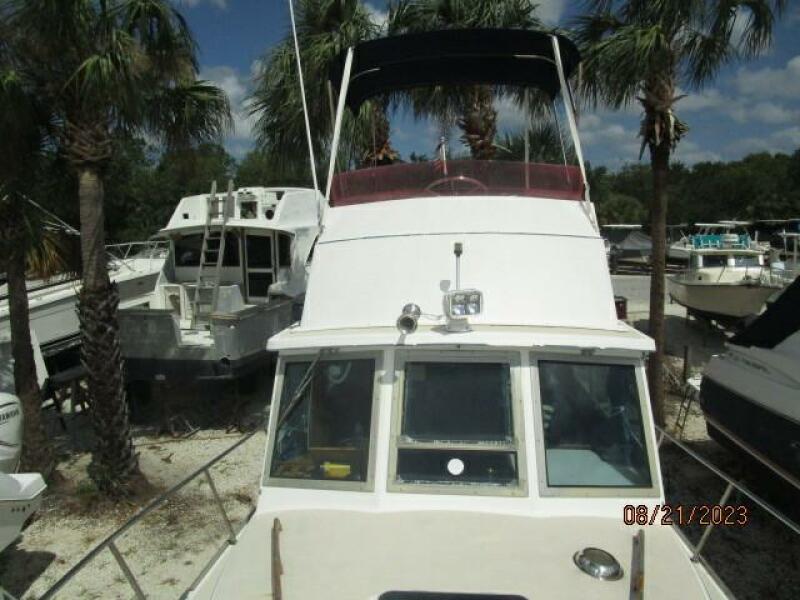 28' Cape Dory foredeck aft