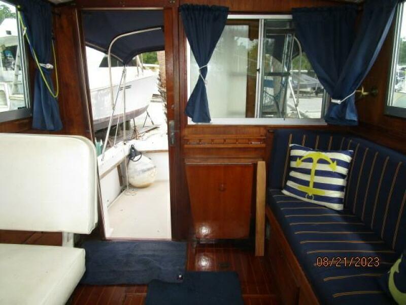 28' Cape Dory salon aft